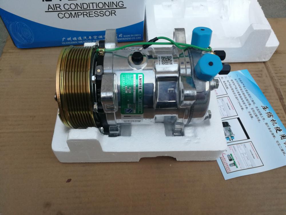 Sinotruck HOWO truck Parts conditioning compressor