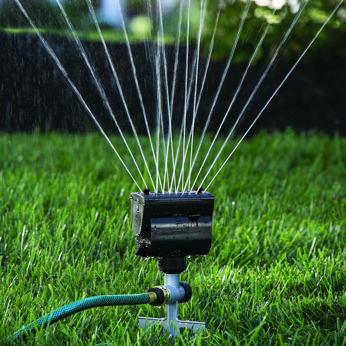 16 Holes Water Spray Nozzle Garden Sprinkler Sprayer Automatic Swing Spray Nozzle Garden Lawn Irrigation Watering Tool