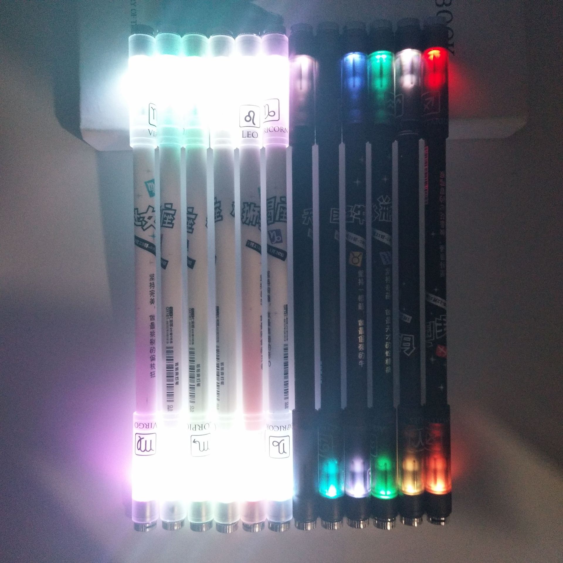 Hot Sales 1 Piece High Quality LED Flash Gel Pen Students Fashion Flash Spinning Pen Kids Christmas Gift Office Supply