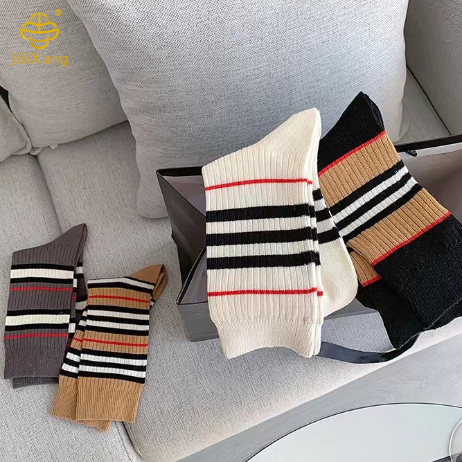 Medium tube color-blocking socks