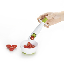 Fruit Vegetable Cutting Tool Kitchen Gadget Plastic Hand Press Slicer Cherry Tomato Cutter Shreadders Grape Cutting Holder