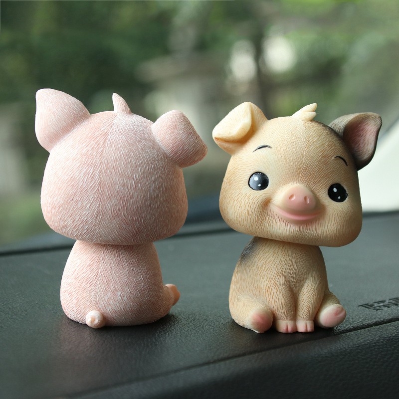 New Car Ornament Cute Resin Shake Head Pig Doll Lovely Automobiles Interior Dashboard Decoration Nodding Toys Auto Accessories