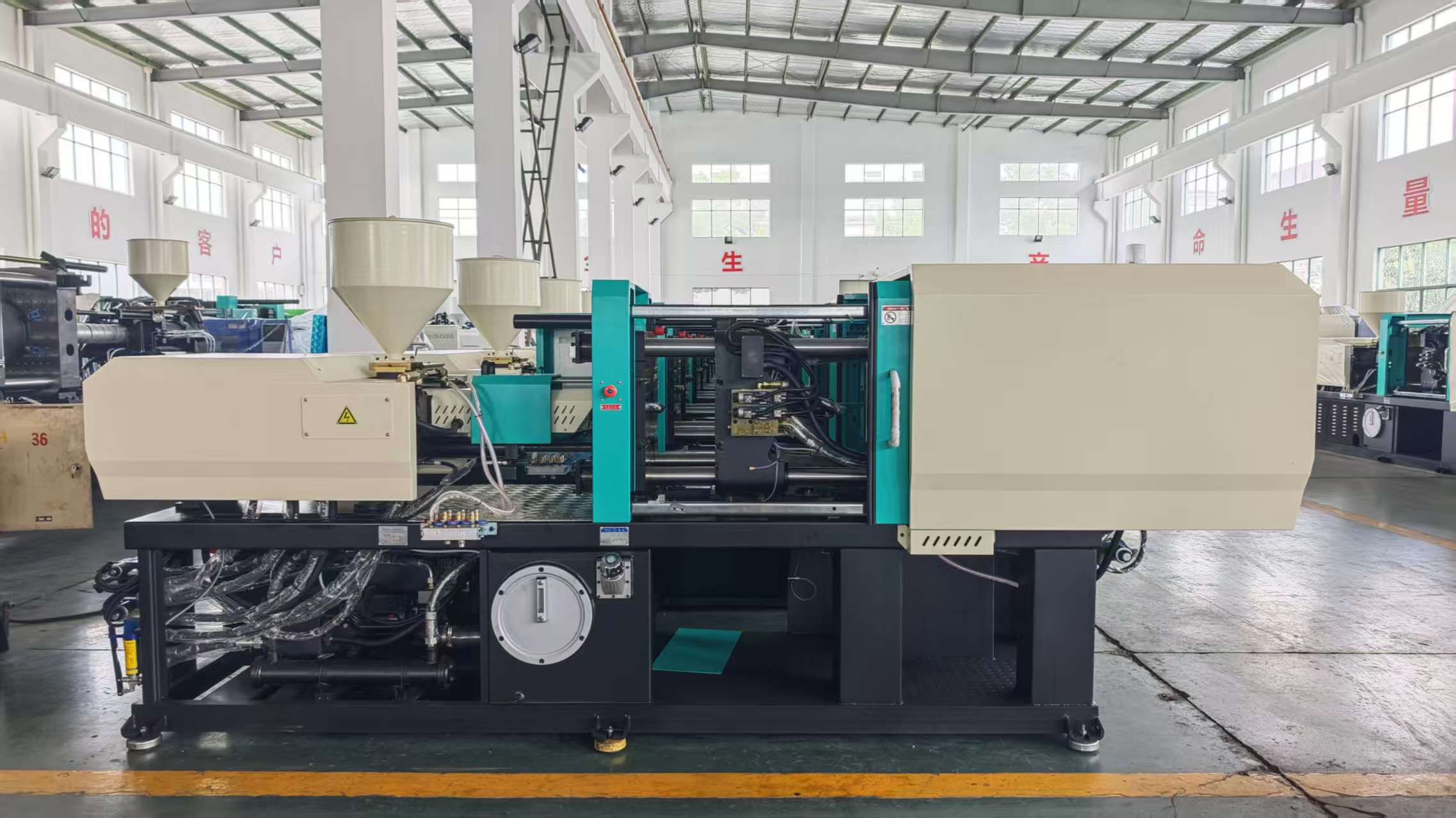 128Ton injection molding mould