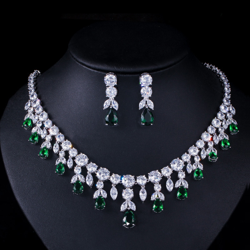 Bague Ringen Luxury Silver 925 Jewelry Sets for Women Charms Necklace Earrings Trendy Water Drop Shaped Zircon Emerald Sapphire