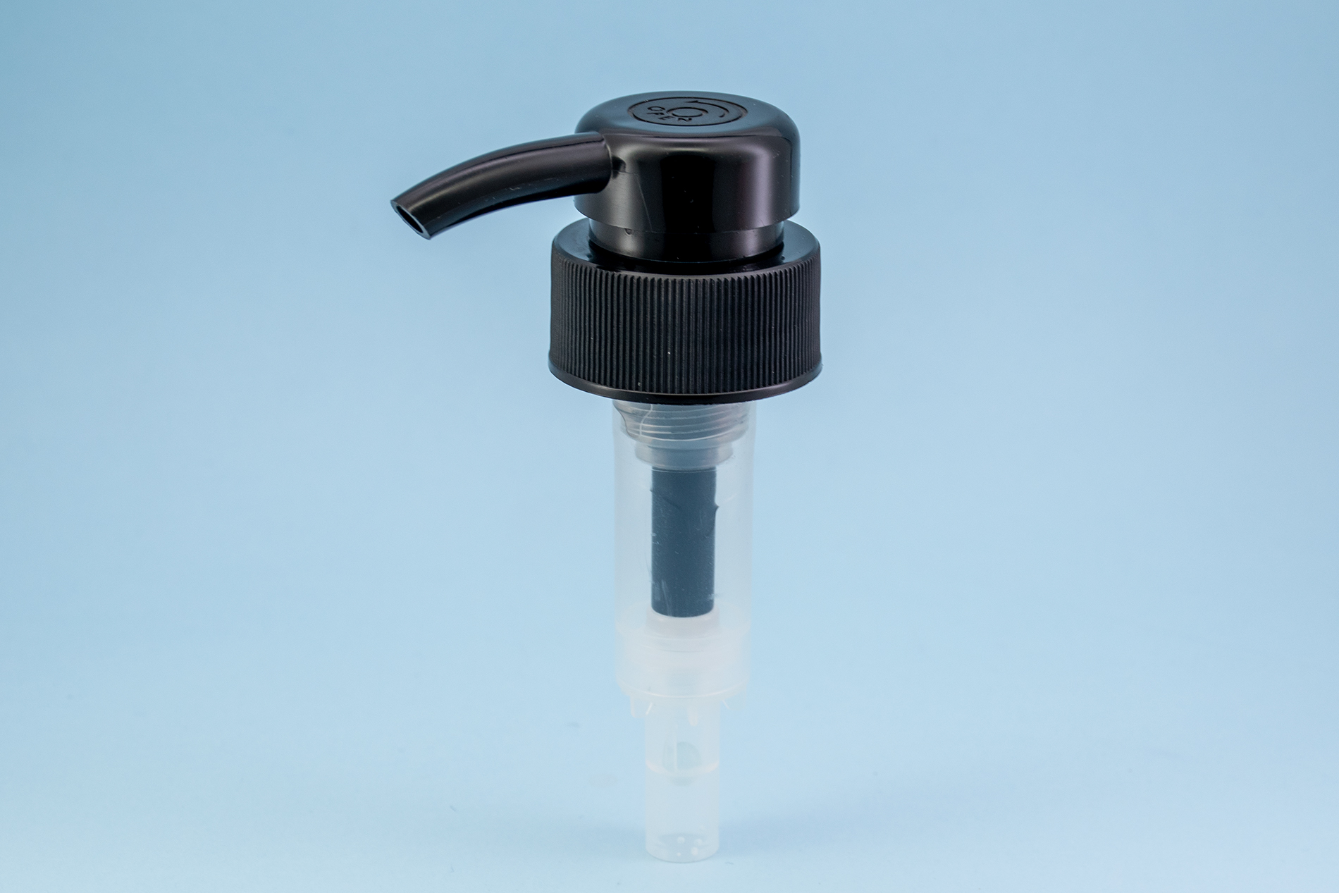33/400 black ribbed lotion pump with up-down lock