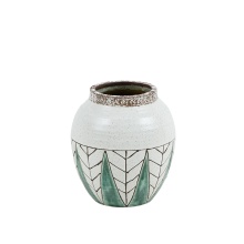 Modern Uganda style leaves pattern vase