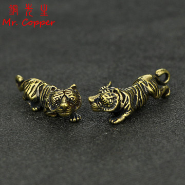 Copper Tiger Small Ornaments Retro Brass Chinese Zodiac Animal Tiger Statue Figurines Keychains Pendants Antique Home Desk Decor