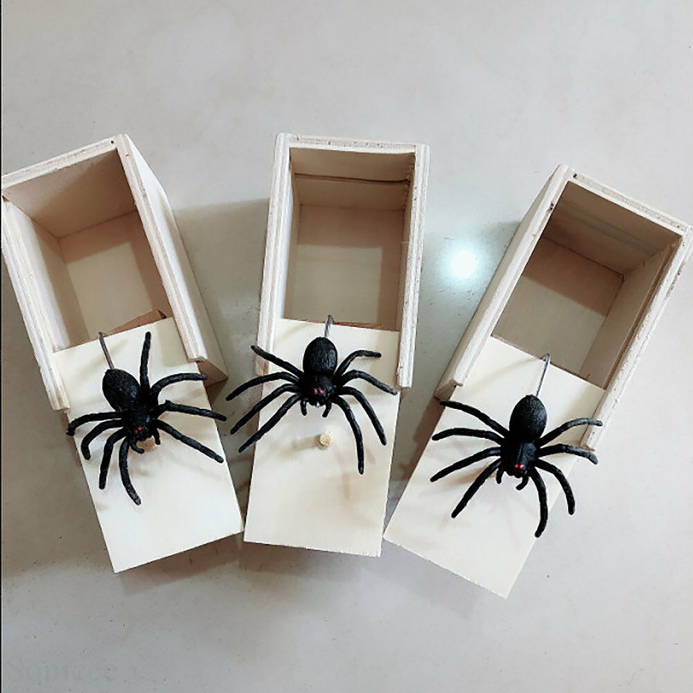 Funny Scare Box Wooden Prank Trick Practical Joke Home Office Scare Toy Gag Spider Scarebox Trick Joke April Fool's Day Gift