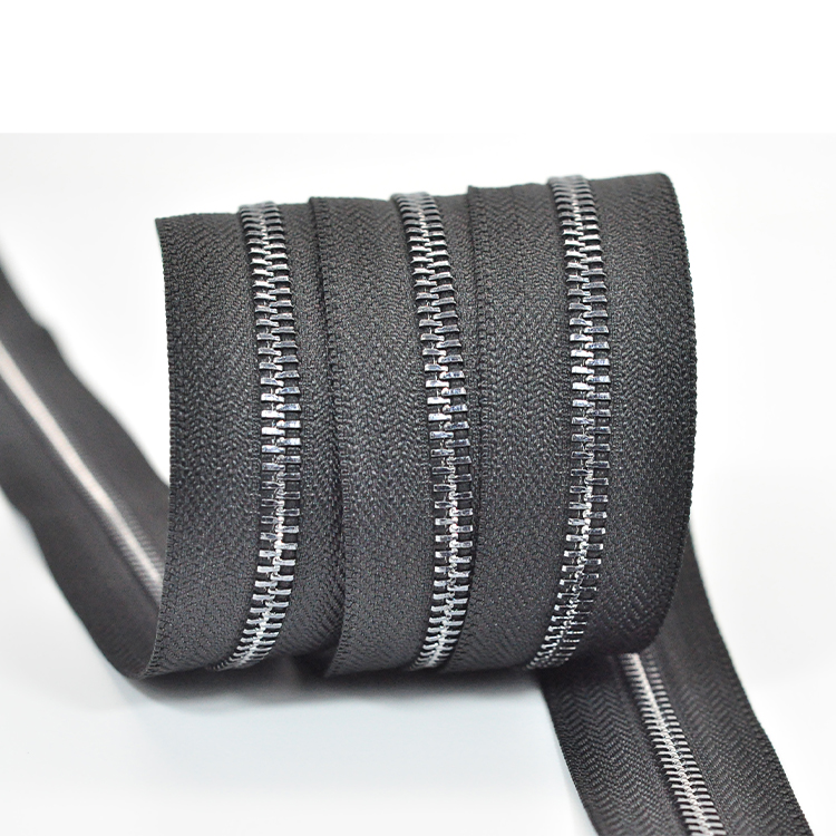 Long chain titanium metal zipper roll