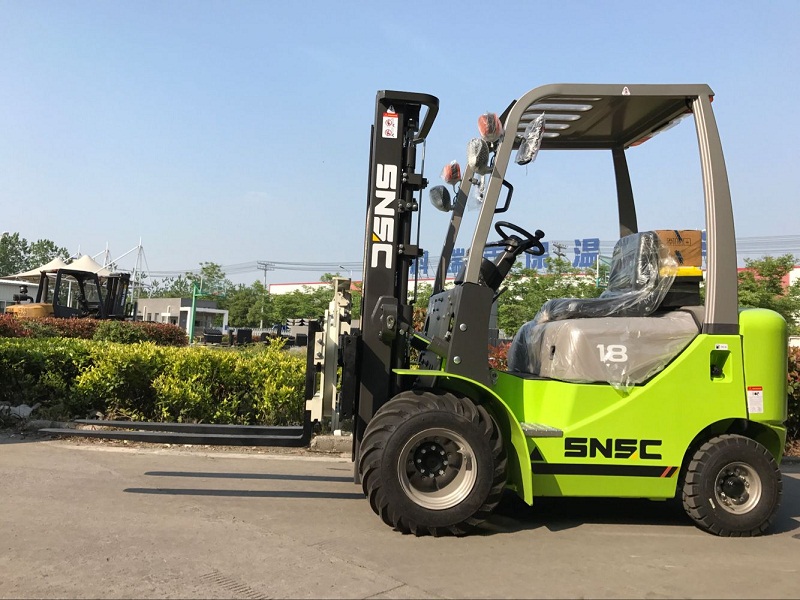 Forklift With Rotator