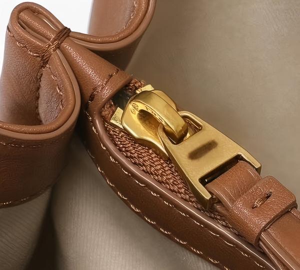 Stylish Large Capacity Leather Bag for Ladies