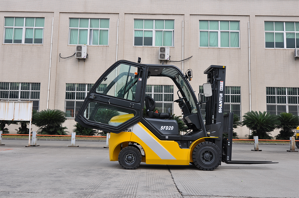 SHANTUI brand forklift 2.0Ton diesel engine forklift SFD20