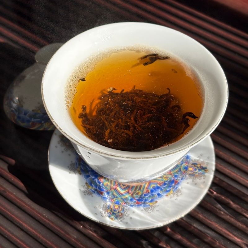 05_Brewed_Tea_Liquor_Gaiwan_Congou_Black_Tea.jpg