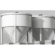 Steel silo with hopper discharge