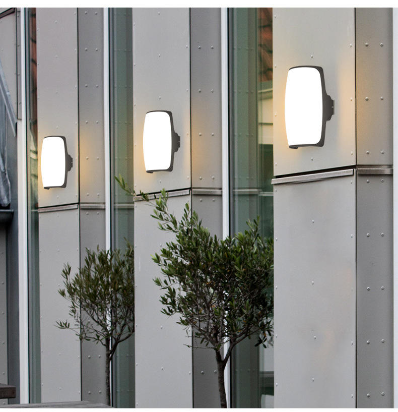 Low maintenance outdoor garden wall lamp