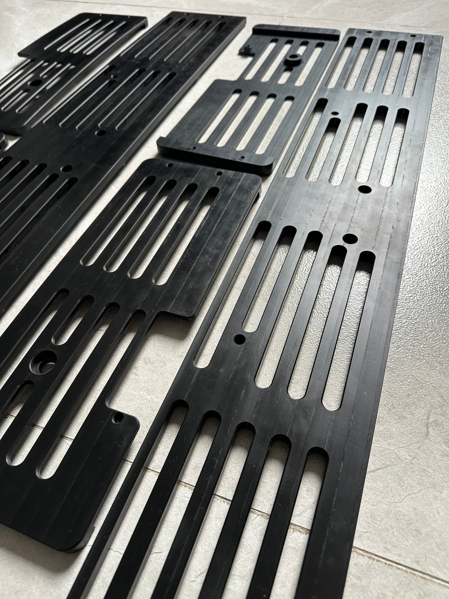 BLACK POLYCARBONATE  30% GF4