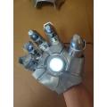 [Funny] Very cool 1:1 Scale full metal Wearable Hand Iron Man gloves LED light Armor Hand super hero Cosplay Costume party gift