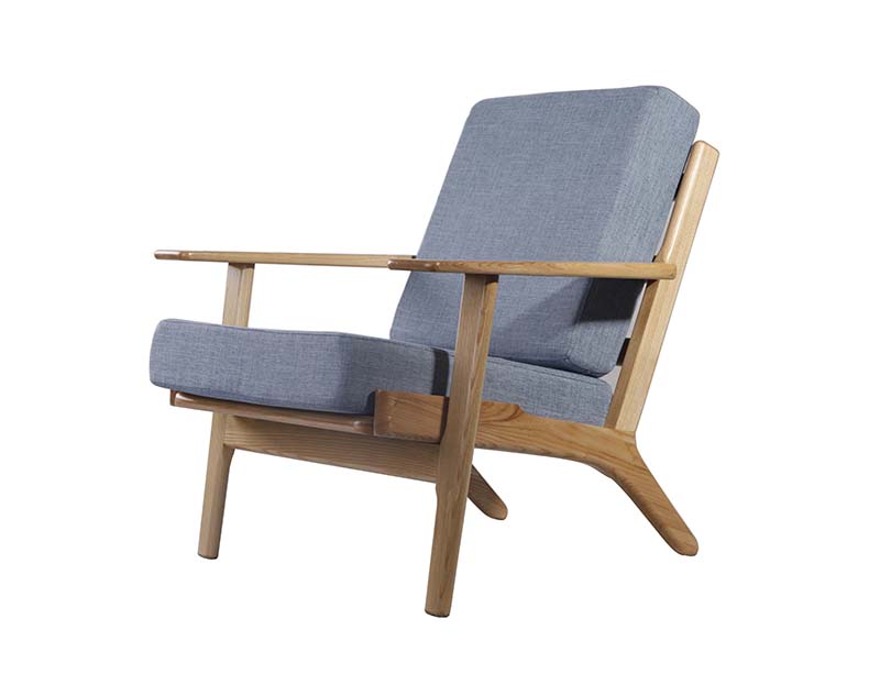 classic_wooden_plank_lounge_chair