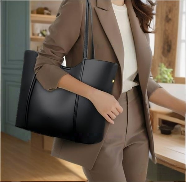 2025 large-capacity waterproof handbag
