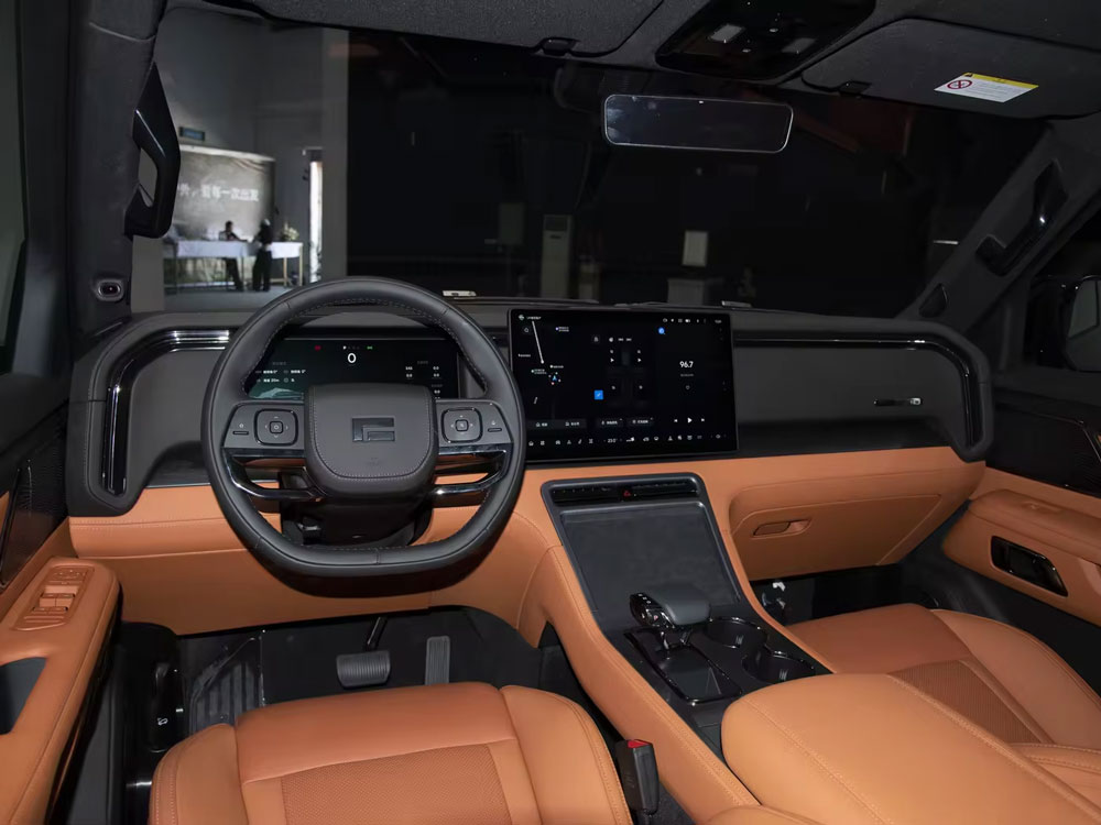 7 seat SUV polar stone 01