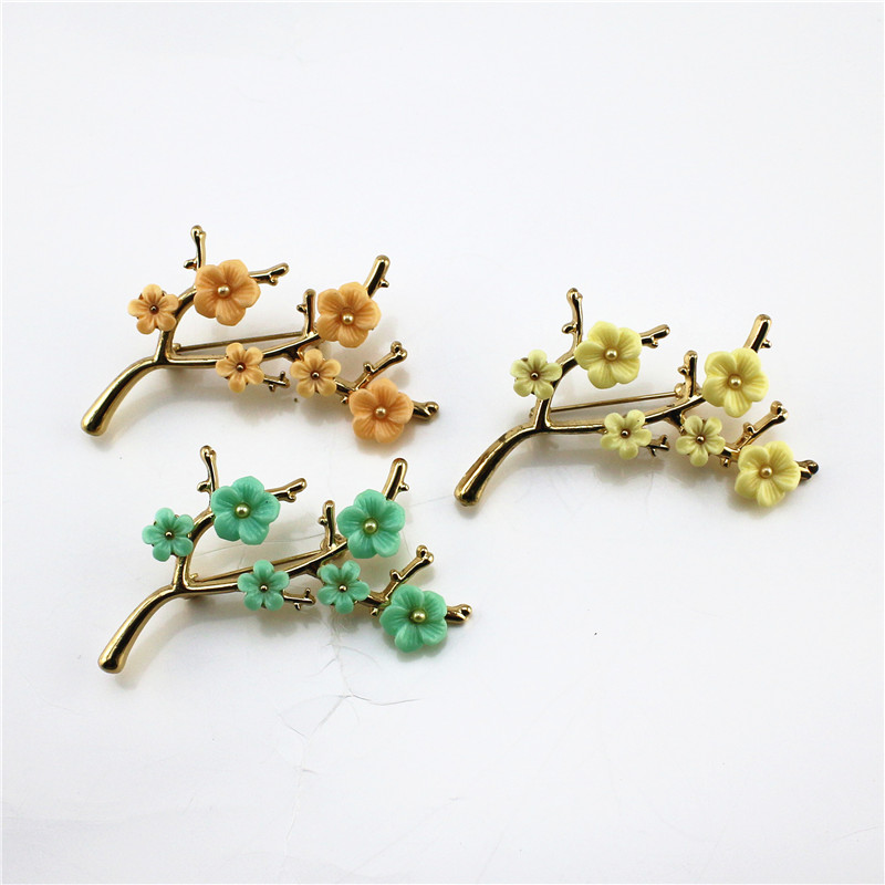 2019 New style autumn and winter beautiful fresh plum delicate fashion brooch female