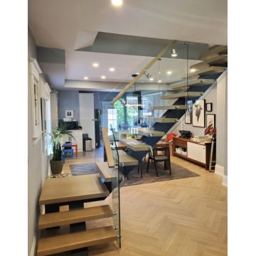 Simple Straight Beam Wooden Tread Double Stringer Staircase
