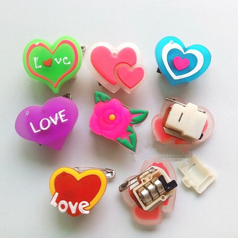 New Love Heart LED Flashing Brooch Pin Adulst Bar Disco Rave Glow Badge Valentine's Day Gift Halloween Glow Party Supplies