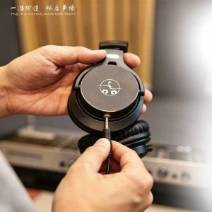 High-Fidelity Monitoring Headphones for DJ Performance