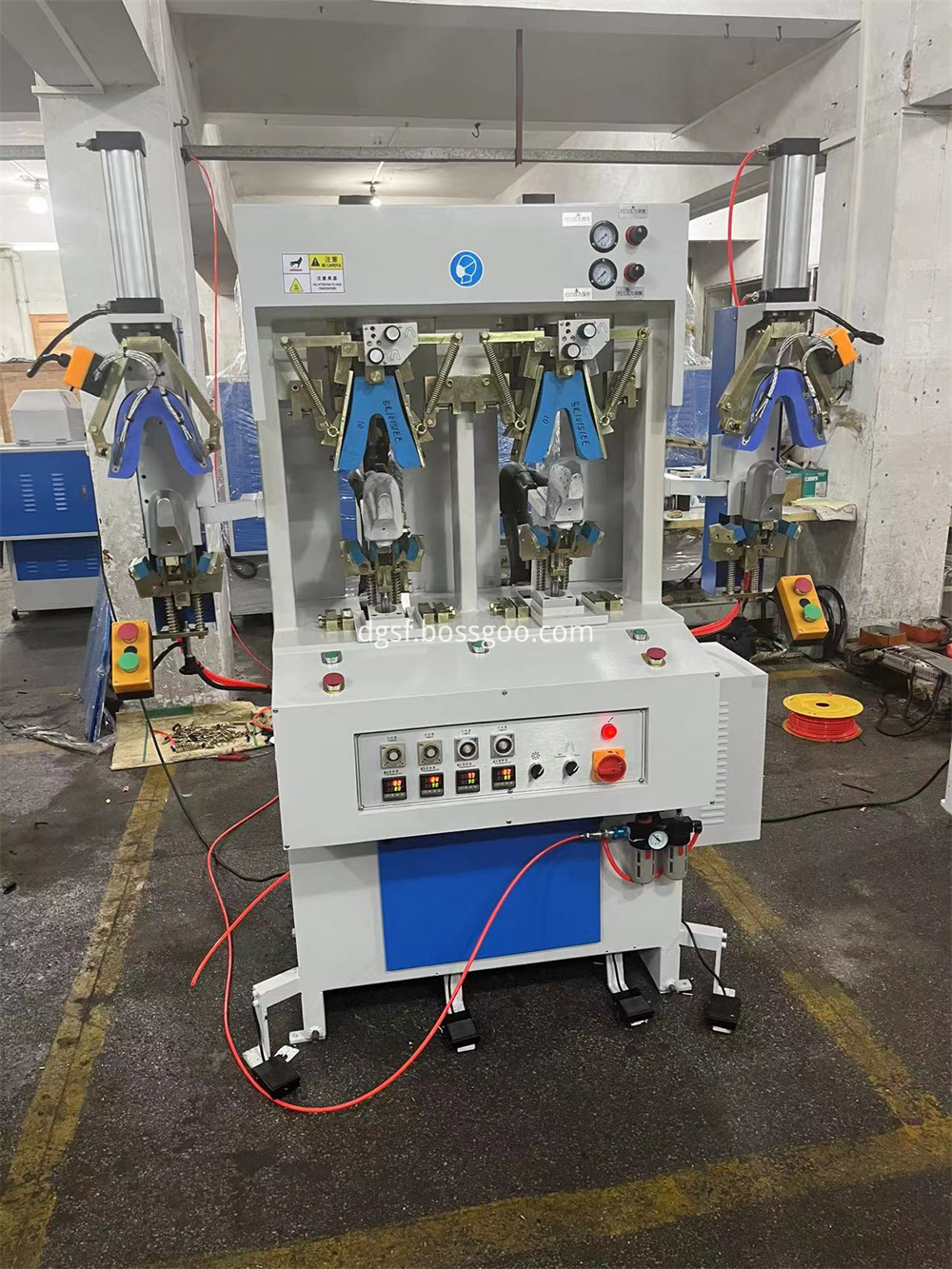 Back-part Molding Machine