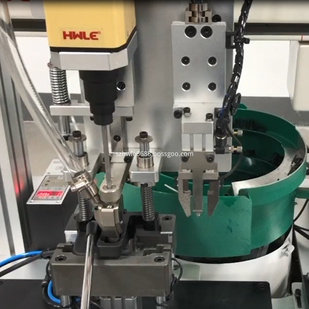 Automatic Locking Screw