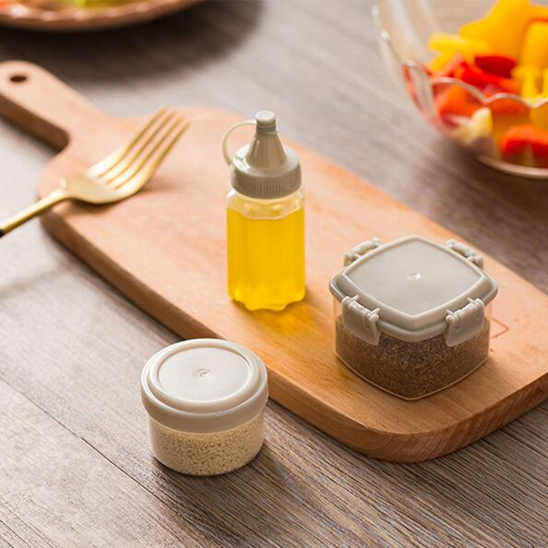 MOM'S HAND 4pcs/Set Kitchen Plastic Salad Dressing Squeeze Bottle Condiment Dispenser