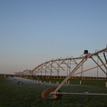 Adapted to extreme harsh environment, multi-straddle connection, for large-scale farmland sprinkler
