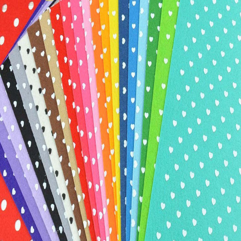 ZY DIY Mixed 21 Colors 1mm Thick 14x14cm 100% Polyester Heart Printed Nonwoven Felt Fabric Handmade DIY material fabric