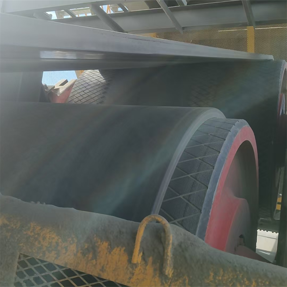 Antistatic covered rubber rhombic