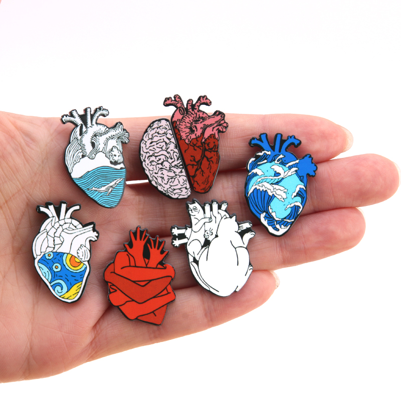 Anatomical Heart Pins Medical Anatomy Brooch Heart Neurology Pins for Doctor and Nurse Lapel Imitate Enamel Pin Bags Badge Gifts