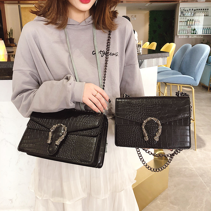 2019 New Shoulder Bag Chains Messenger Bag Fashion Girls Casual Handbag Simple Leisure Personality Small Square Women Bag