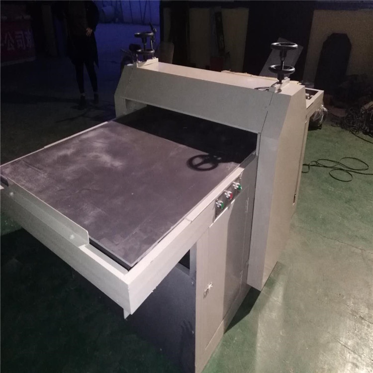corrugated box die cut machine2