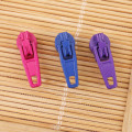 20/50/100 piece/lot 3# Nylon Coil Zipper Slider DIY Zipper Puller Head Auto-Lock For Sewing Tailor Tools Colorful 25 Colors