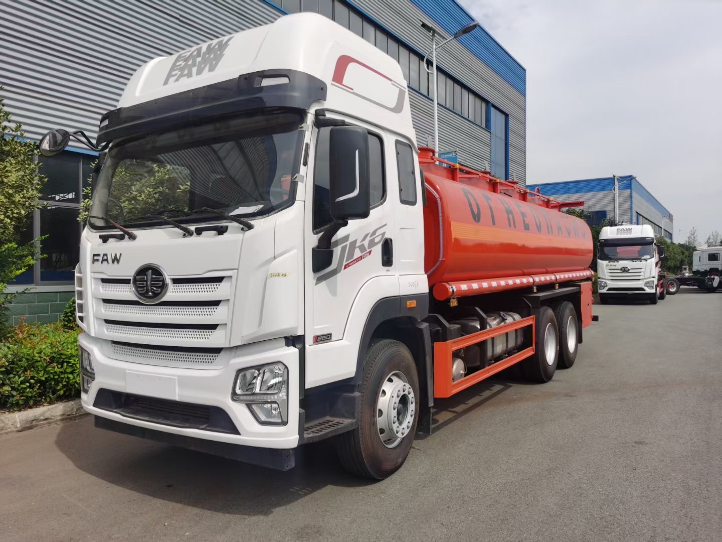 FAW Fuel Truck (1)