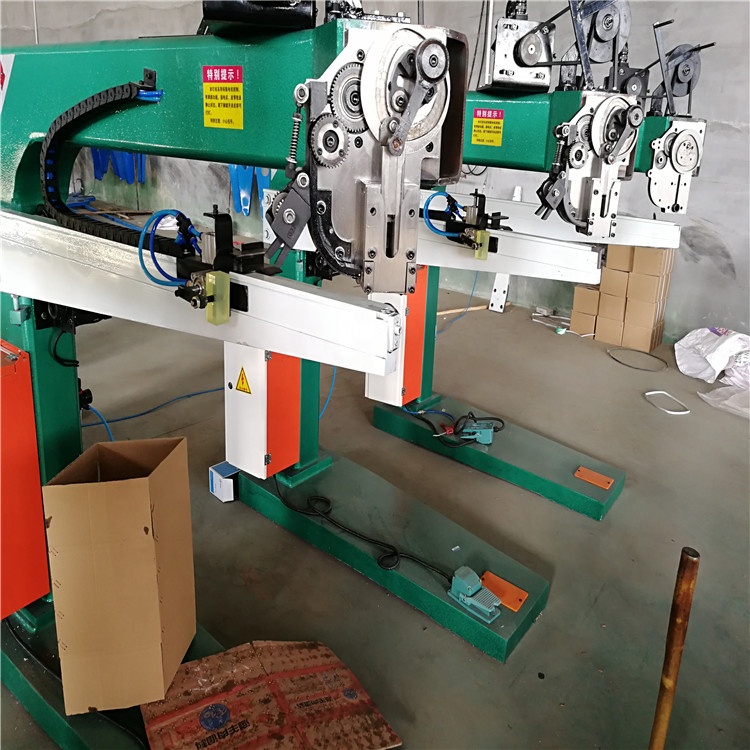Wire stitching machine for corrugated carton boxes4