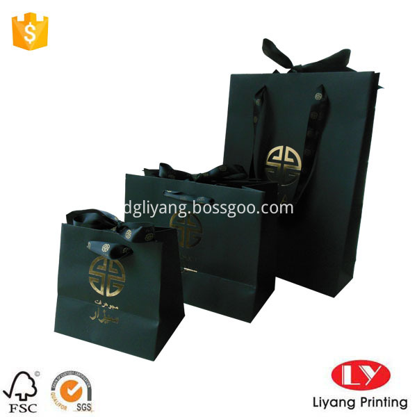 Black jewelry bag1
