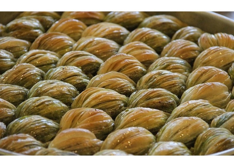 Mussel Shape Baklava (Gulluoglu's most famous) with pistachio 5 pcs 0.55lb-250 gr.