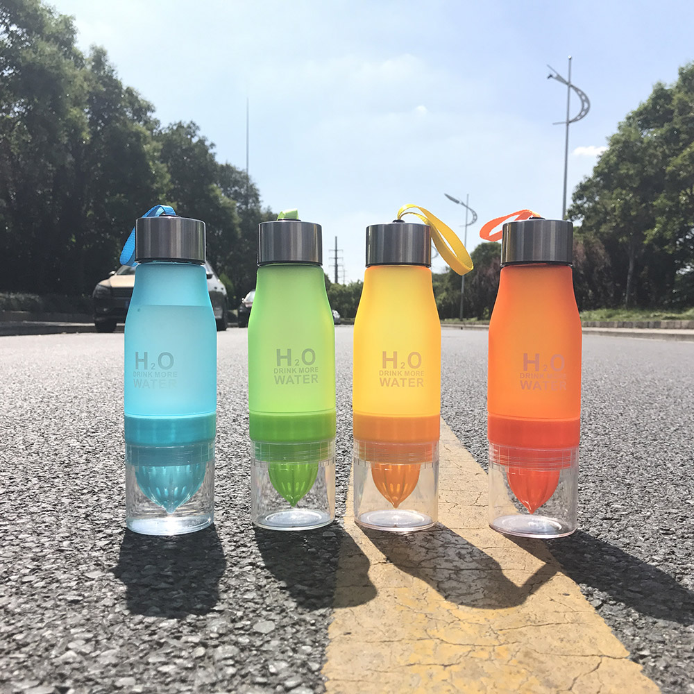 New Xmas Gift 650ml Water Bottle plastic Fruit infusion bottle Infuser Drink Bottle Outdoor Sports Juice lemon Portable Kettle