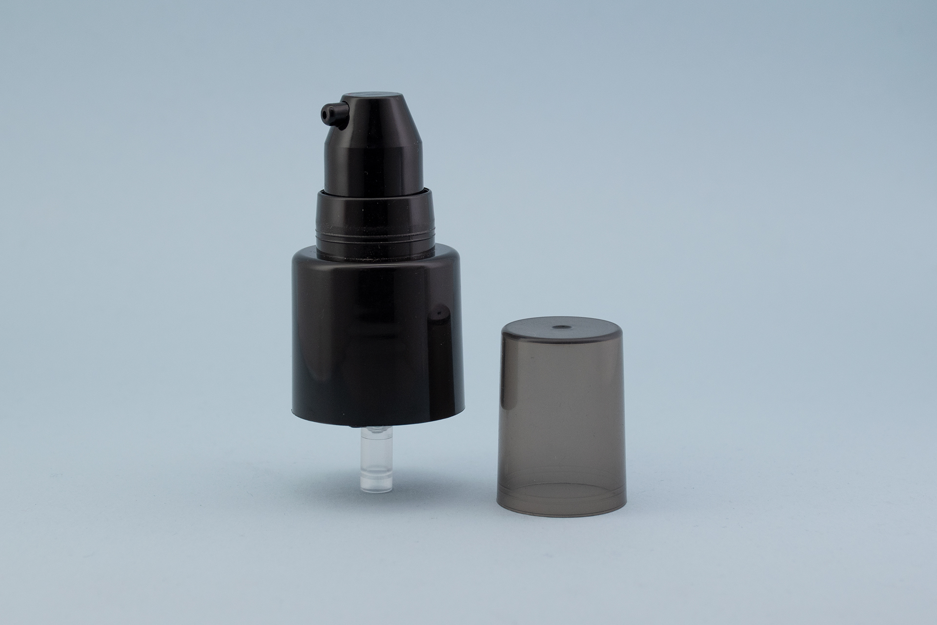 24/415 black smooth treatment pump with transparent black cap