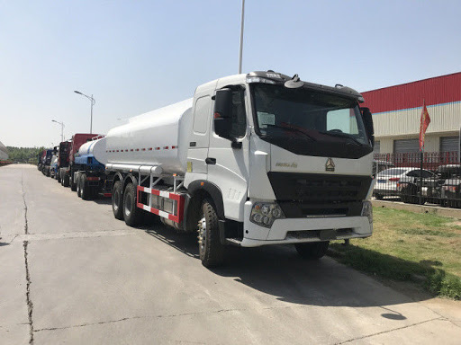 Sinotruk Howo Diesel Mining Oil Tank Truck ZZ1257N4641W