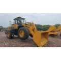 4 wheel drive tractor with front loader LG956