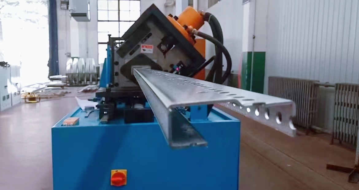 Roll forming machine