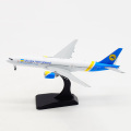 16cm 1/400 Scale Boeing 777 Ukraine airlines solid airplane with landing gear wheel model toy aircraft diecast alloy plane Model