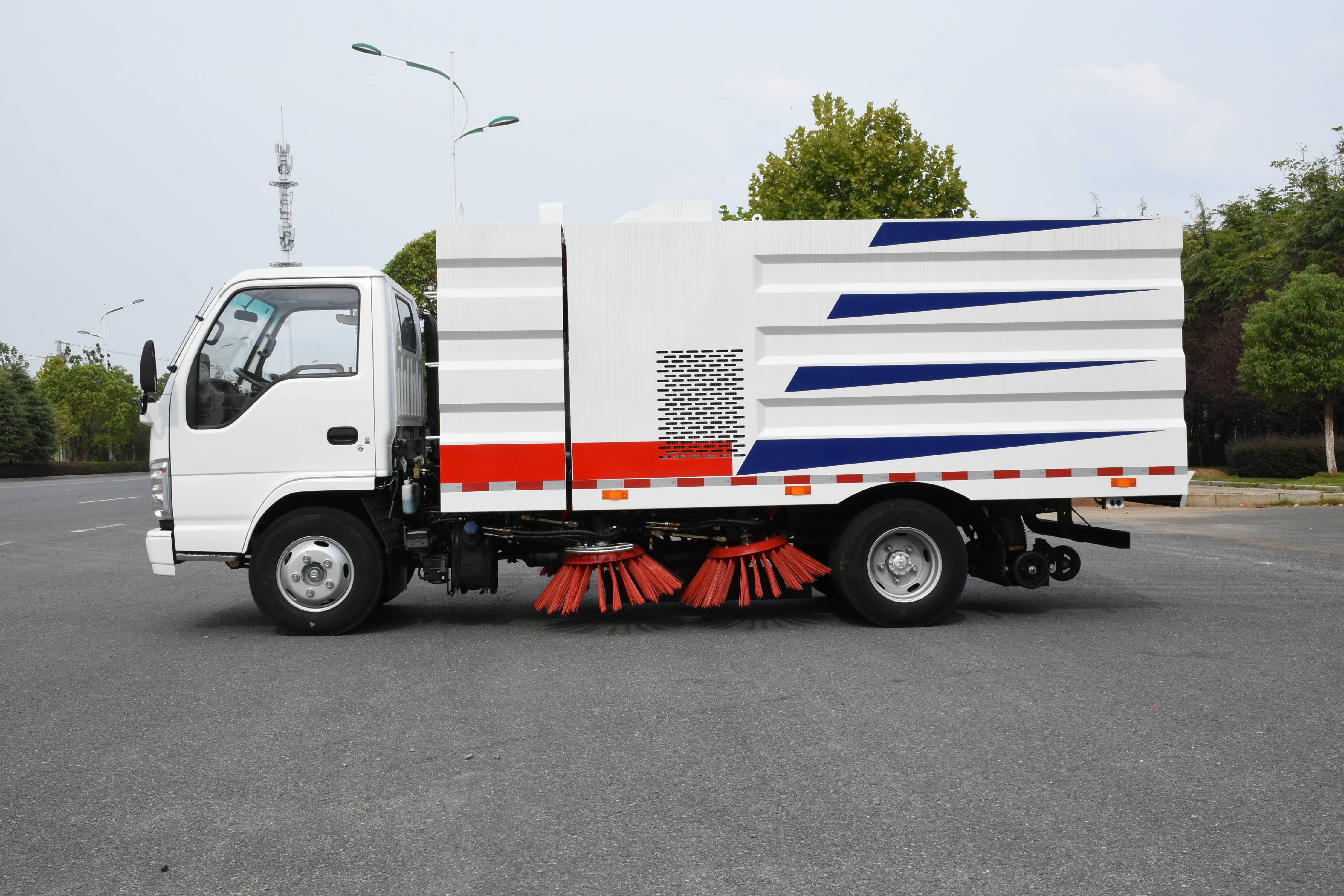 isuzu sweeper truck  (2)