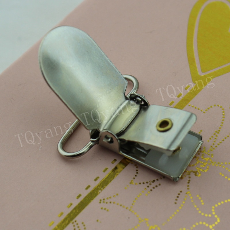 Metal Suspender Pacifier Ribbon Clips Holder Plastic Insert Nickel-plated garment clips prendedor de chupeta 50 pcs/lot